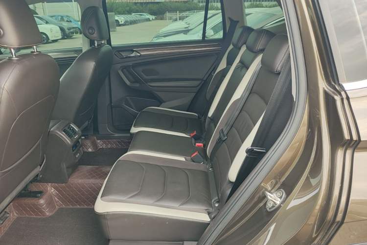 Used Volkswagen Tiguan L 2017 330TSI Automatic Two-Wheel Drive Luxury Edition Left Rear Seat