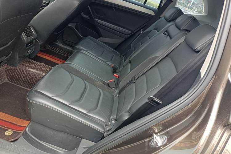 Used Volkswagen Tiguan L 2017 330TSI Automatic Two-Wheel Drive Luxury Edition Left Rear Seat