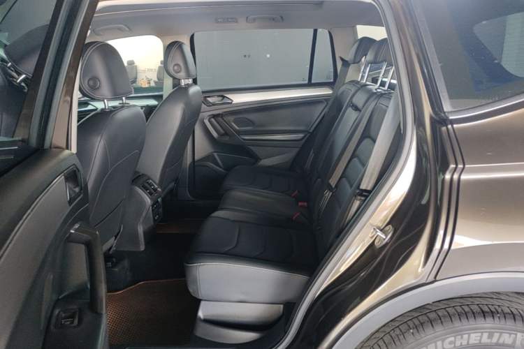 Used Volkswagen Tiguan L 2017 330TSI Automatic Two-Wheel Drive Luxury Edition Left Rear Seat