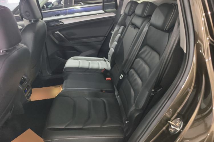 Used Volkswagen Tiguan L 2017 380TSI Automatic All-Wheel-Drive Luxury Edition Left Rear Seat