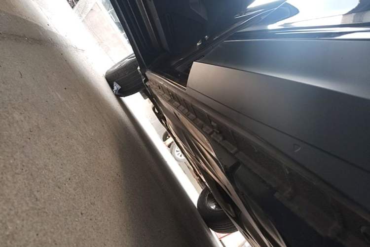 Used Volkswagen Tiguan L 2017 330TSI Automatic Two-Wheel Drive Luxury Edition Left Side Sill