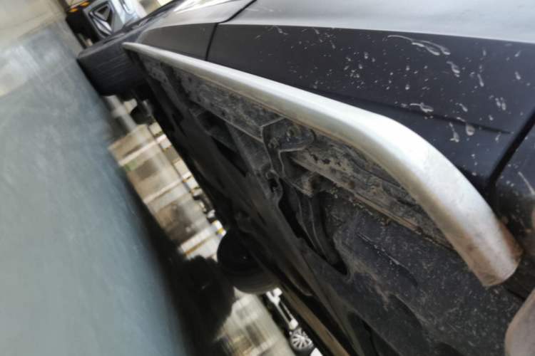 Used Volkswagen Tiguan L 2017 380TSI Automatic All-Wheel-Drive Luxury Edition Left Side Sill