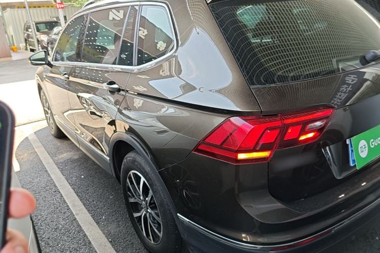 Used Volkswagen Tiguan L 2017 330TSI Automatic Two-Wheel Drive Luxury Edition Rear Left 45 Deg