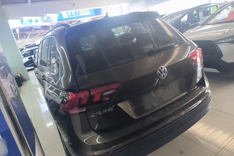 Used Volkswagen Tiguan L 2017 330TSI Automatic Two-Wheel Drive Luxury Edition Rear Left 45 Deg