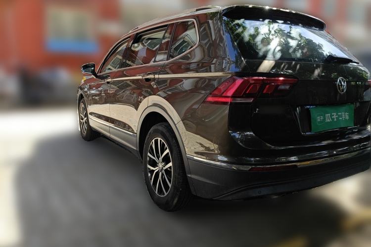 Used Volkswagen Tiguan L 2017 330TSI Automatic Two-Wheel Drive Luxury Edition Rear Left 45 Deg