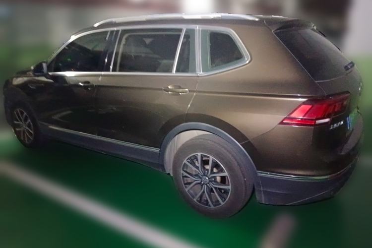 Used Volkswagen Tiguan L 2017 330TSI Automatic Two-Wheel Drive Luxury Edition Rear Left 45 Deg