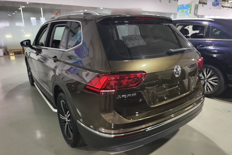 Used Volkswagen Tiguan L 2017 380TSI Automatic All-Wheel-Drive Luxury Edition Rear Left 45 Deg