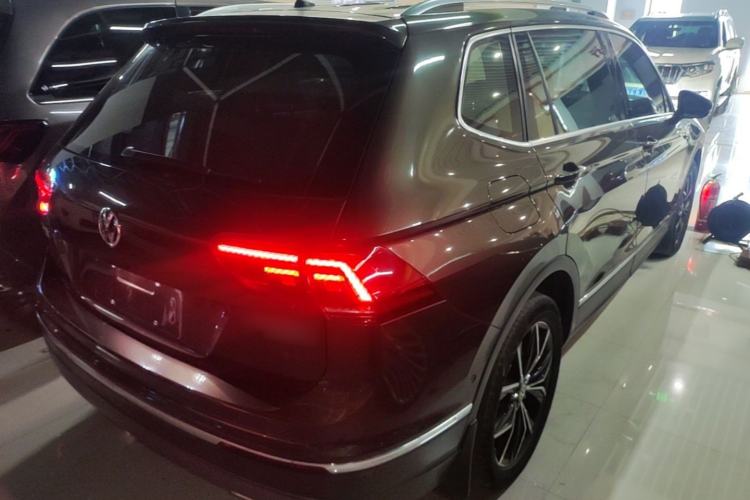 Used Volkswagen Tiguan L 2017 380TSI Automatic All-Wheel-Drive Flagship Edition Rear Right 45 Deg