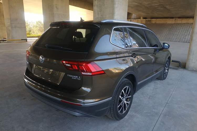 Used Volkswagen Tiguan L 2017 330TSI Automatic Two-Wheel Drive Luxury Edition Rear Right 45 Deg