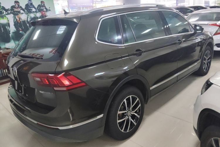 Used Volkswagen Tiguan L 2017 330TSI Automatic Two-Wheel Drive Luxury Edition Rear Right 45 Deg