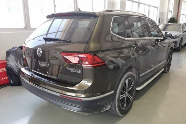 Used Volkswagen Tiguan L 2017 380TSI Automatic All-Wheel-Drive Luxury Edition Rear Right 45 Deg