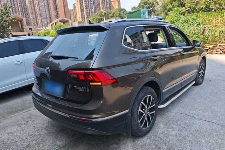 Used Volkswagen Tiguan L 2017 330TSI Automatic Two-Wheel Drive Luxury Edition Rear Right 45 Deg
