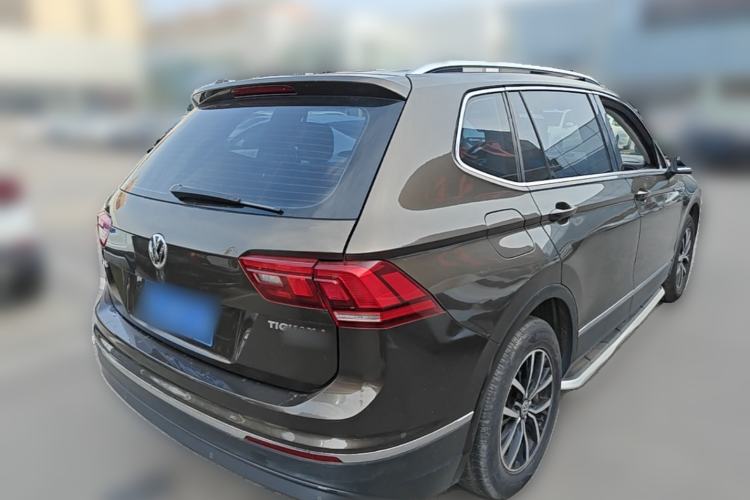 Used Volkswagen Tiguan L 2017 330TSI Automatic Two-Wheel Drive Luxury Edition Rear Right 45 Deg