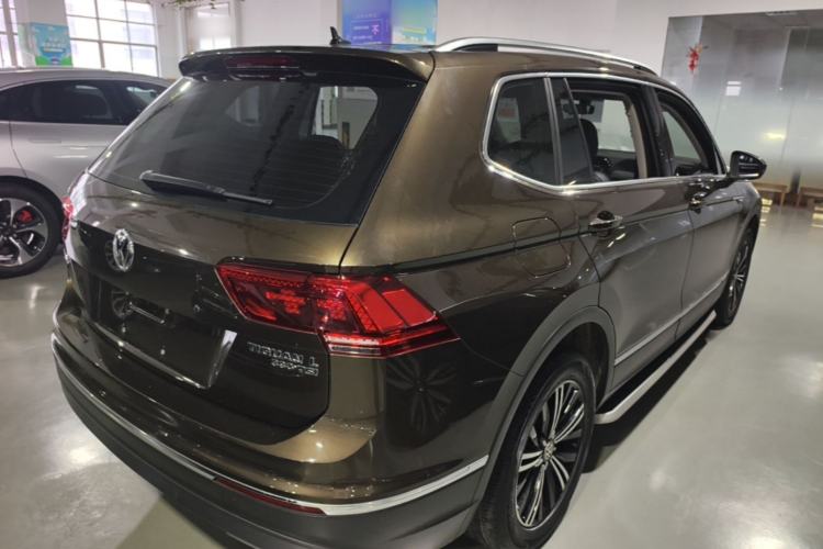 Used Volkswagen Tiguan L 2017 380TSI Automatic All-Wheel-Drive Luxury Edition Rear Right 45 Deg