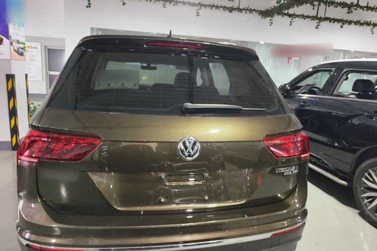 Used Volkswagen Tiguan L 2017 380TSI Automatic All-Wheel-Drive Luxury Edition Rear