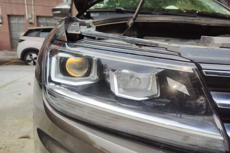 Used Volkswagen Tiguan L 2017 330TSI Automatic Two-Wheel Drive Luxury Edition Right Front Headlight