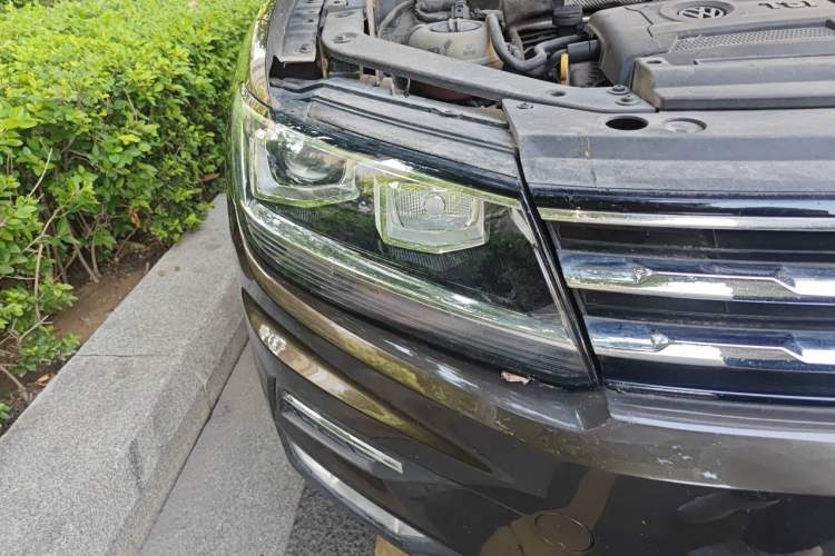 Used Volkswagen Tiguan L 2017 330TSI Automatic Two-Wheel Drive Luxury Edition Right Front Headlight