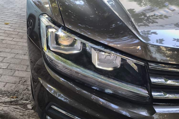 Used Volkswagen Tiguan L 2017 330TSI Automatic Two-Wheel Drive Luxury Edition Right Front Headlight