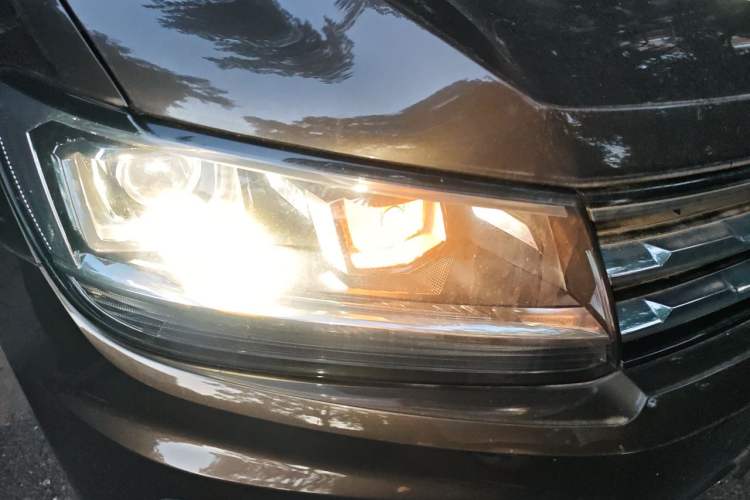 Used Volkswagen Tiguan L 2017 330TSI Automatic Two-Wheel Drive Luxury Edition Right Front Headlight