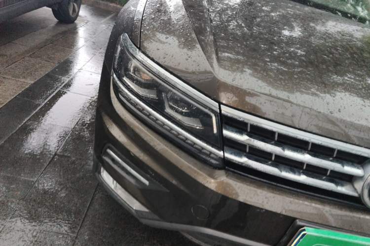 Used Volkswagen Tiguan L 2017 380TSI Automatic All-Wheel-Drive Flagship Edition Right Front Headlight