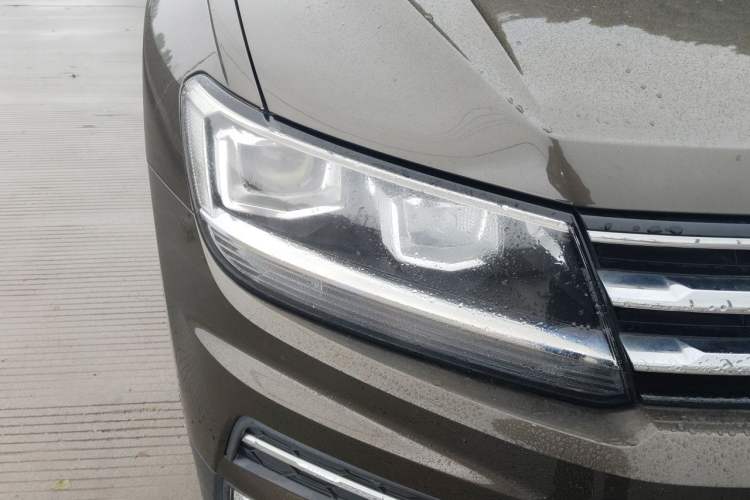 Used Volkswagen Tiguan L 2017 330TSI Automatic Two-Wheel Drive Luxury Edition Right Front Headlight