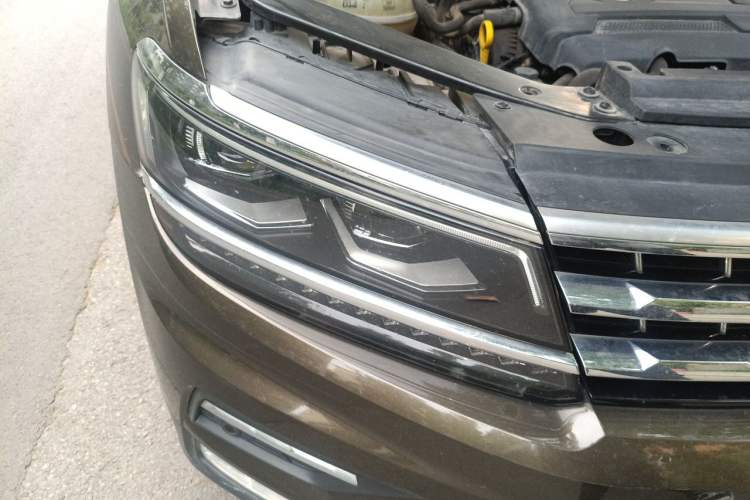 Used Volkswagen Tiguan L 2017 330TSI Automatic Two-Wheel Drive Flagship Edition Right Front Headlight