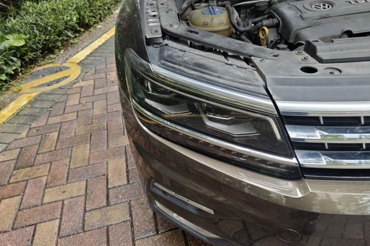 Used Volkswagen Tiguan L 2017 380TSI Automatic All-Wheel Drive Supreme Flagship Edition Right Front Headlight