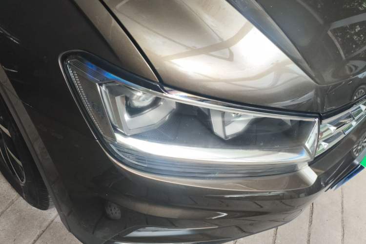 Used Volkswagen Tiguan L 2017 330TSI Automatic Two-Wheel Drive Luxury Edition Right Front Headlight