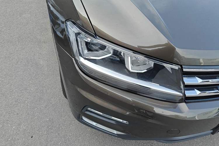 Used Volkswagen Tiguan L 2017 330TSI Automatic Two-Wheel Drive Luxury Edition Right Front Headlight