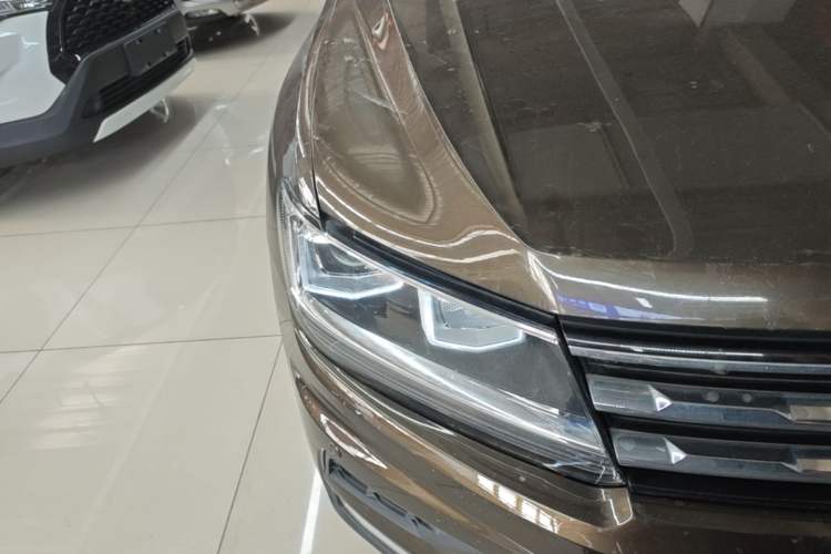 Used Volkswagen Tiguan L 2017 330TSI Automatic Two-Wheel Drive Luxury Edition Right Front Headlight