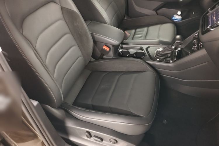 Used Volkswagen Tiguan L 2017 380TSI Automatic All-Wheel-Drive Luxury Edition Right Front Seat