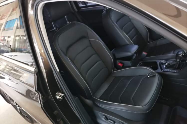 Used Volkswagen Tiguan L 2017 380TSI Automatic All-Wheel Drive Supreme Flagship Edition Right Front Seat