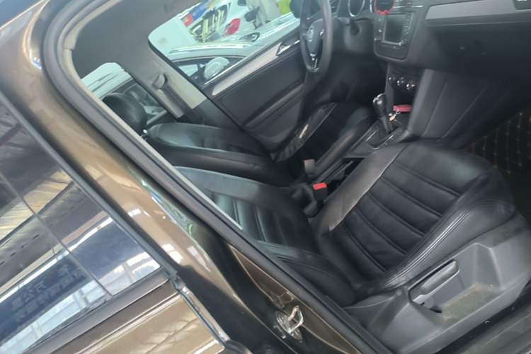 Used Volkswagen Tiguan L 2017 330TSI Automatic Two-Wheel Drive Luxury Edition Right Front Seat