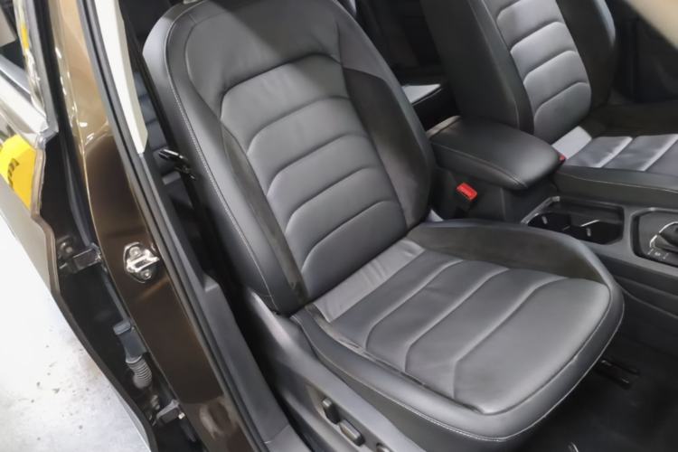 Used Volkswagen Tiguan L 2017 330TSI Automatic Two-Wheel Drive Comfort Edition Right Front Seat