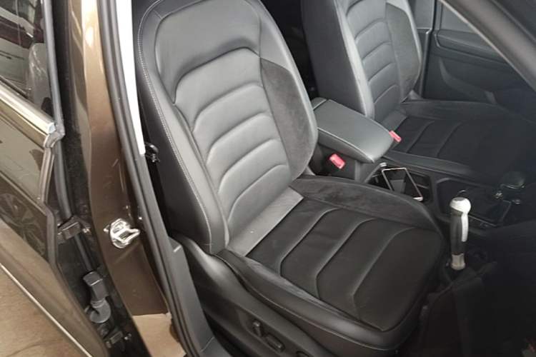 Used Volkswagen Tiguan L 2017 330TSI Automatic Two-Wheel Drive Luxury Edition Right Front Seat