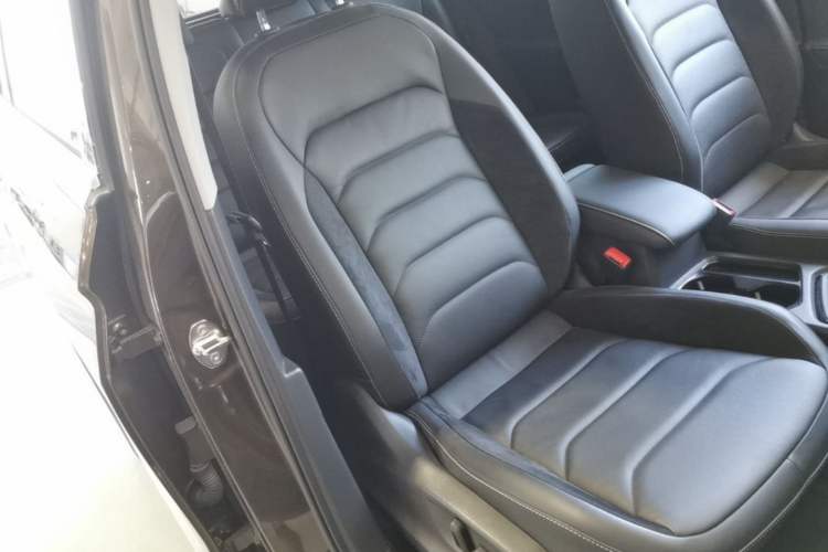 Used Volkswagen Tiguan L 2017 380TSI Automatic All-Wheel-Drive Luxury Edition Right Front Seat