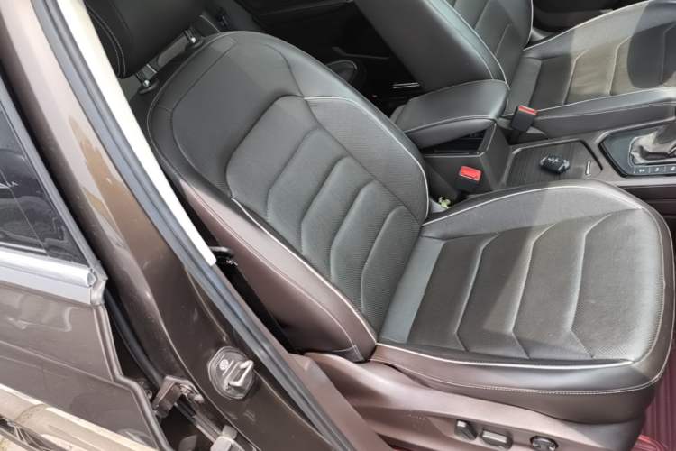 Used Volkswagen Tiguan L 2017 330TSI Automatic Two-Wheel Drive Flagship Edition Right Front Seat