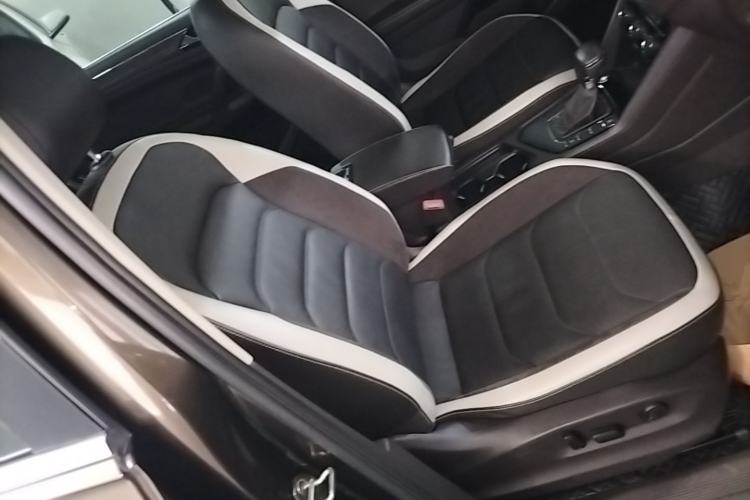 Used Volkswagen Tiguan L 2017 330TSI Automatic Two-Wheel Drive Luxury Edition Right Front Seat