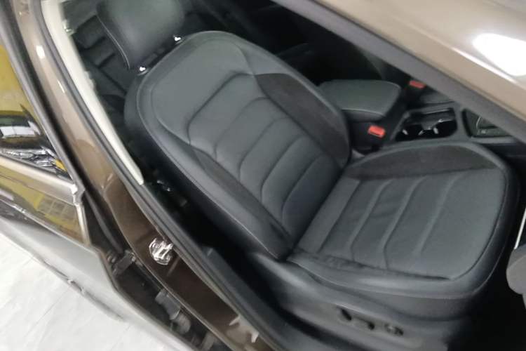 Used Volkswagen Tiguan L 2017 330TSI Automatic Two-Wheel Drive Luxury Edition Right Front Seat