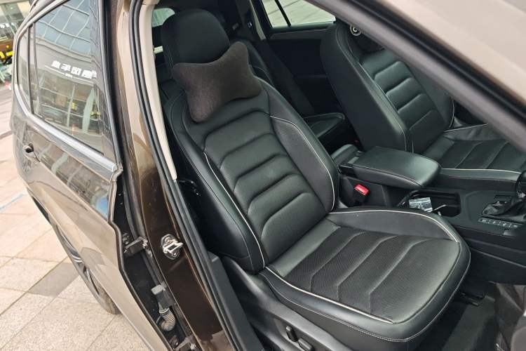 Used Volkswagen Tiguan L 2017 330TSI Automatic Two-Wheel Drive Flagship Edition Right Front Seat