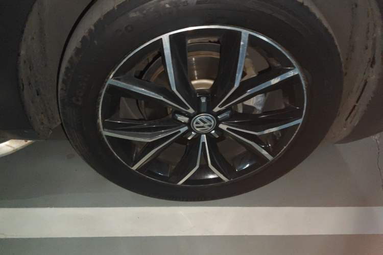 Used Volkswagen Tiguan L 2017 330TSI Automatic Two-Wheel Drive Flagship Edition Right Front Wheel Hub