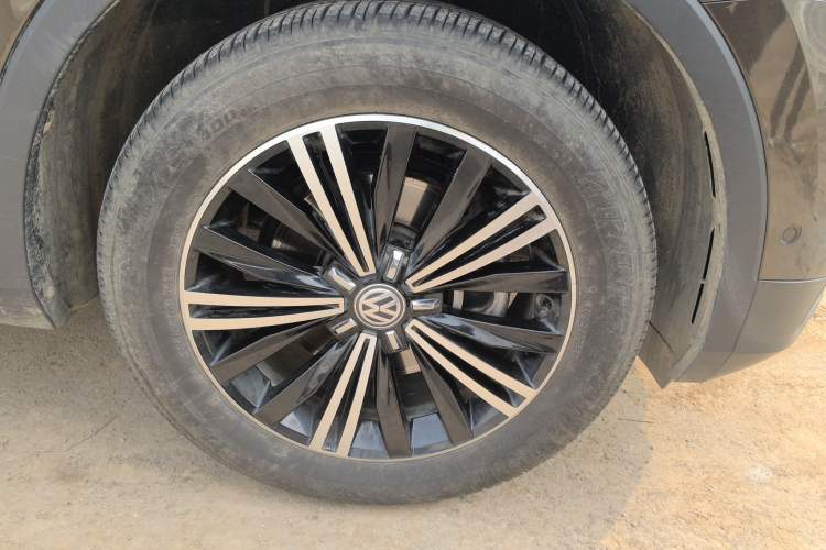 Used Volkswagen Tiguan L 2017 330TSI Automatic Two-Wheel Drive Flagship Edition Right Front Wheel Hub