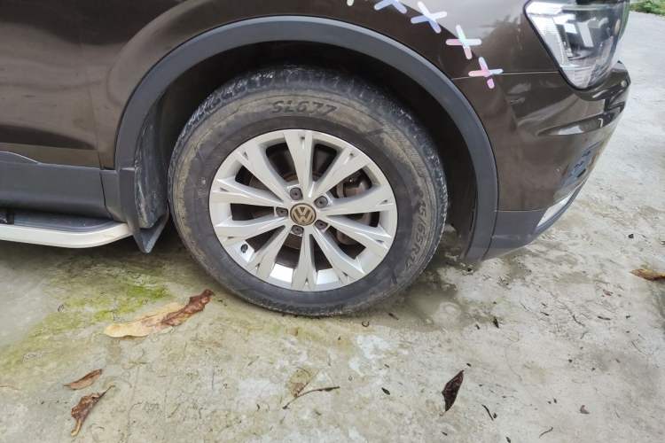Used Volkswagen Tiguan L 2017 330TSI Automatic Two-Wheel Drive Luxury Edition Right Front Wheel Hub