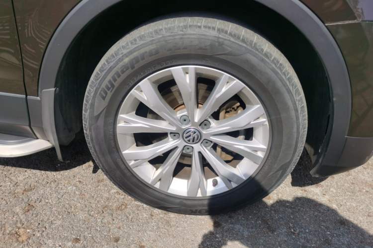 Used Volkswagen Tiguan L 2017 330TSI Automatic Two-Wheel Drive Luxury Edition Right Front Wheel Hub