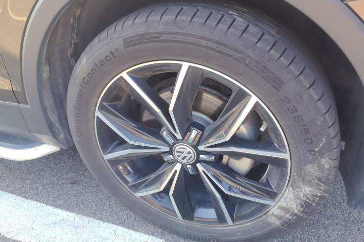 Used Volkswagen Tiguan L 2017 330TSI Automatic Two-Wheel Drive Flagship Edition Right Front Wheel Hub