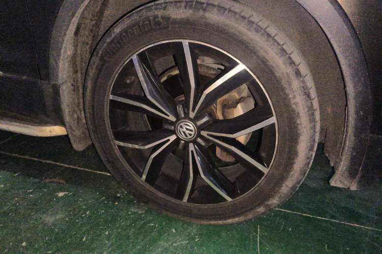Used Volkswagen Tiguan L 2017 330TSI Automatic Two-Wheel Drive Flagship Edition Right Front Wheel Hub