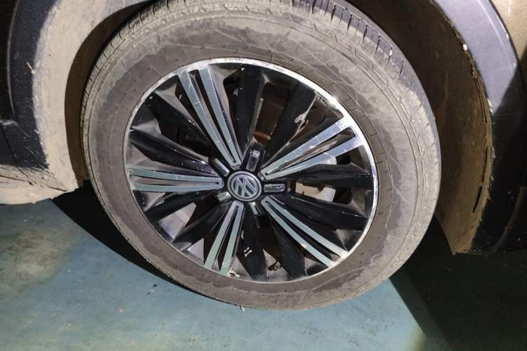 Used Volkswagen Tiguan L 2017 330TSI Automatic Two-Wheel Drive Flagship Edition Right Front Wheel Hub
