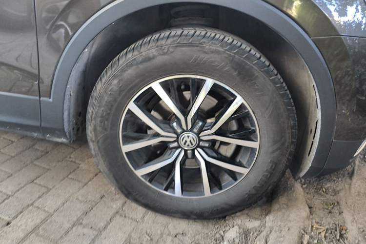 Used Volkswagen Tiguan L 2017 330TSI Automatic Two-Wheel Drive Luxury Edition Right Front Wheel Hub