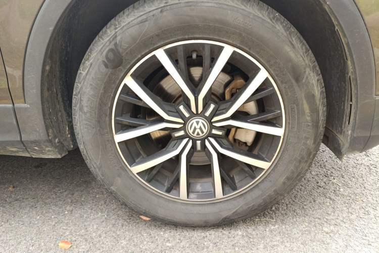Used Volkswagen Tiguan L 2017 330TSI Automatic Two-Wheel Drive Luxury Edition Right Front Wheel Hub