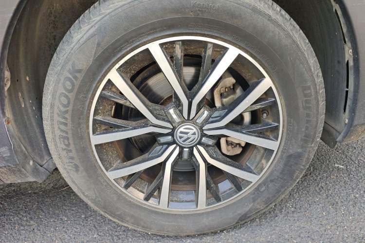 Used Volkswagen Tiguan L 2017 330TSI Automatic Two-Wheel Drive Luxury Edition Right Front Wheel Hub